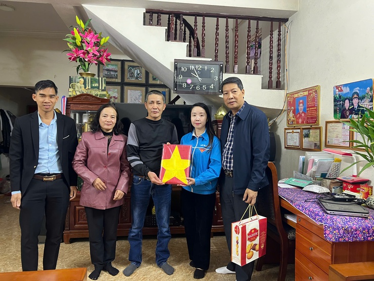 XÃ THANH TRÌ TRAO TẶNG DI ẢNH LIỆT SỸ ĐƯỢC PHỤC DỰNG BẰNG CÔNG NGHỆ HIỆN ĐẠI - Ảnh 10.