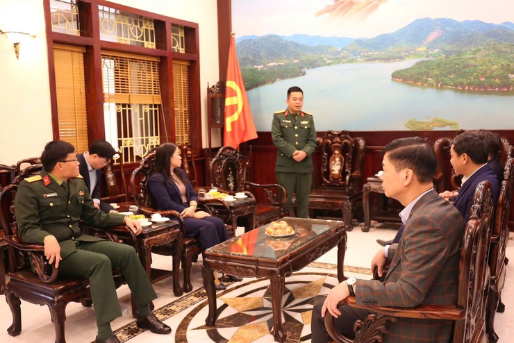 GẮN BIỂN CÔNG TRÌNH PHỐI HỢP DUY TU, CHĂM SÓC, VỆ SINH MÔI TRƯỜNG TUYẾN ĐƯỜNG VÕ NGUYÊN GIÁP NỐI KHU ĐÔ THỊ VỆ TINH SÓC SƠN- Ảnh 2.