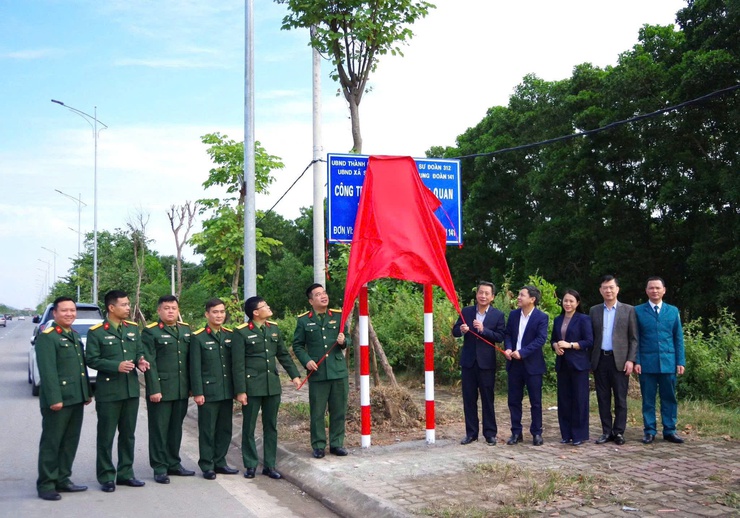 GẮN BIỂN CÔNG TRÌNH PHỐI HỢP DUY TU, CHĂM SÓC, VỆ SINH MÔI TRƯỜNG TUYẾN ĐƯỜNG VÕ NGUYÊN GIÁP NỐI KHU ĐÔ THỊ VỆ TINH SÓC SƠN- Ảnh 3.