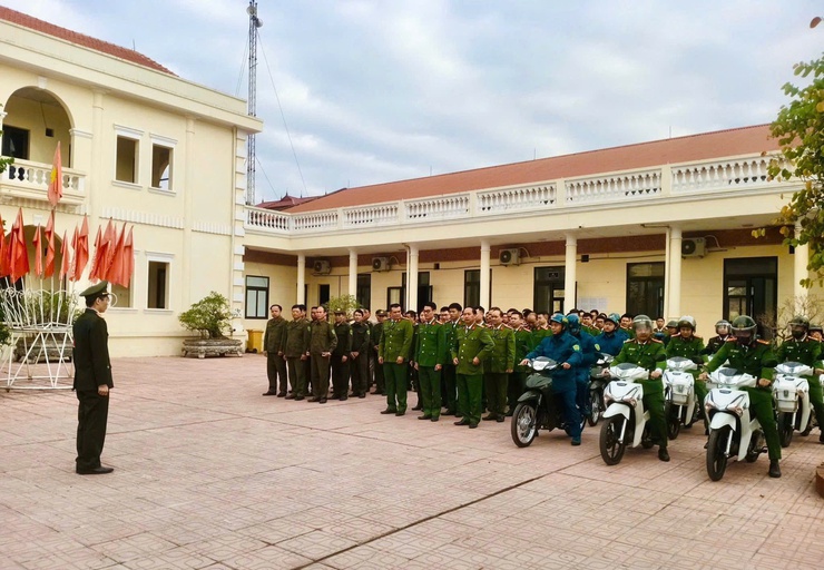 CÔNG AN XÃ SÓC SƠN TRIỂN KHAI RA QUÂN THỰC HIỆN CAO ĐIỂM TẤN CÔNG TRẤN ÁP TỘI PHẠM, BẢO ĐẢM AN NINH TRẬT TỰ- Ảnh 3.