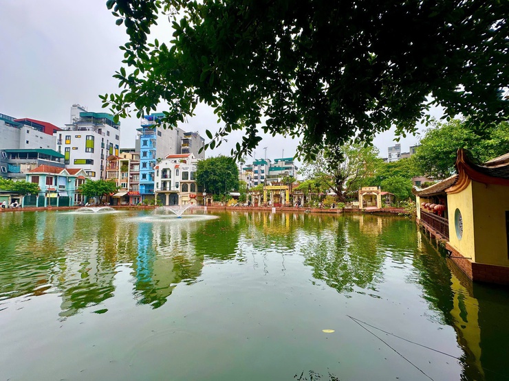 KHI TÌNH YÊU LÀNG XÓM TRỞ THÀNH HÀNH ĐỘNG - Những người giữ hồn xanh cho ao chùa Triều Khúc- Ảnh 1.