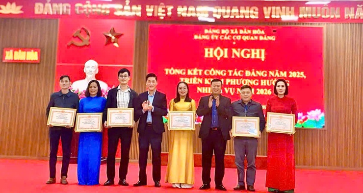 HỘI NGHỊ TỔNG KẾT CÔNG TÁC ĐẢNG NĂM 2025, TRIỂN KHAI PHƯƠNG HƯỚNG, NHIỆM VỤ NĂM 2026
CỦA ĐẢNG ỦY CÁC CƠ QUAN ĐẢNG XÃ DÂN HÒA- Ảnh 2.