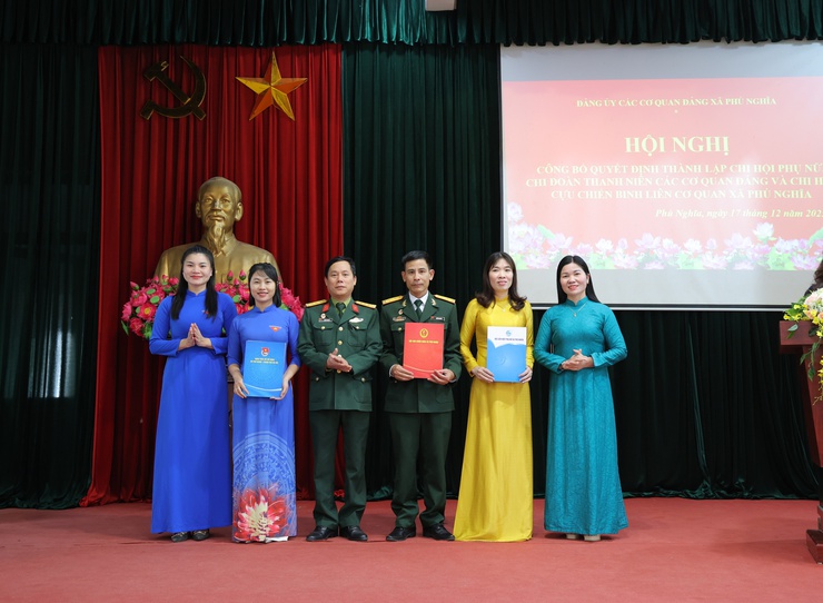 Đảng ủy các cơ quan Đảng xã Phú Nghĩa tổ chức Hội nghị công bố Quyết định thành lập Chi hội Phụ nữ, Chi đoàn Thanh niên, Chi hội Cựu chiến binh liên cơ quan xã- Ảnh 1.