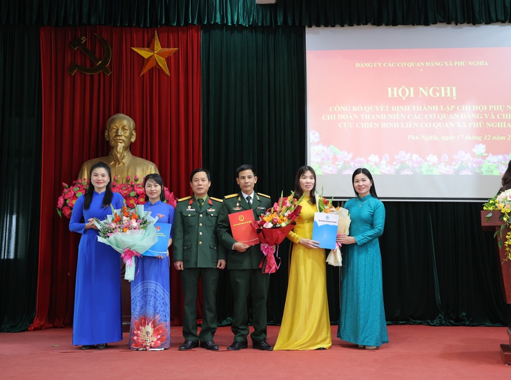 Đảng ủy các cơ quan Đảng xã Phú Nghĩa tổ chức Hội nghị công bố Quyết định thành lập Chi hội Phụ nữ, Chi đoàn Thanh niên, Chi hội Cựu chiến binh liên cơ quan xã- Ảnh 2.