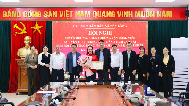 XÃ YÊN LÃNG TUYÊN DƯƠNG, KHEN THƯỞNG VẬN ĐỘNG VIÊN NGUYỄN THỊ PHƯƠNG ĐẠT THÀNH TÍCH CAO TẠI SEA GAMES 33- Ảnh 1.