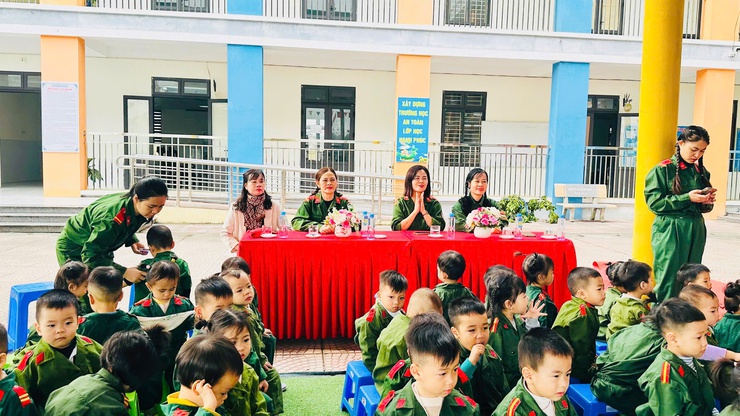 Hoạt động trải nghiệm chào mừng ngày 22/12 - Ngày thành lập Quân đội Nhân dân Việt Nam của trường Mầm non Đồng Thái, xã Vật Lại- Ảnh 10.