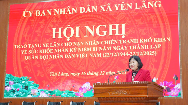 Trao tặng xe lăn cho nạn nhân chiến tranh khó khăn về sức khỏe trên địa bàn xã Yên Lãng
- Ảnh 2.