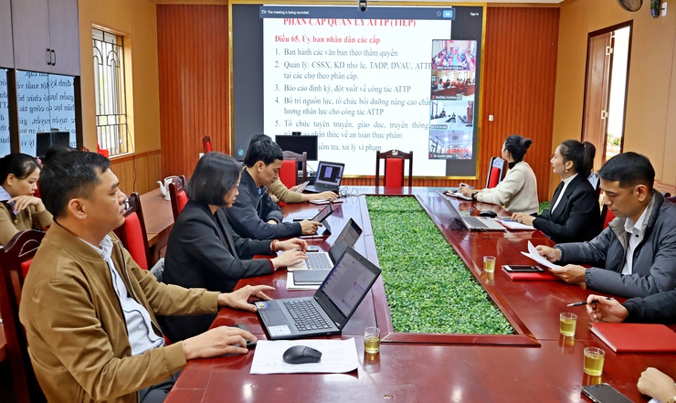 Xã Đoài Phương tham dự hội nghị trực tuyến tập huấn công tác quản lý an toàn thực phẩm thức ăn đường phố, bếp ăn tập thể  

- Ảnh 1.