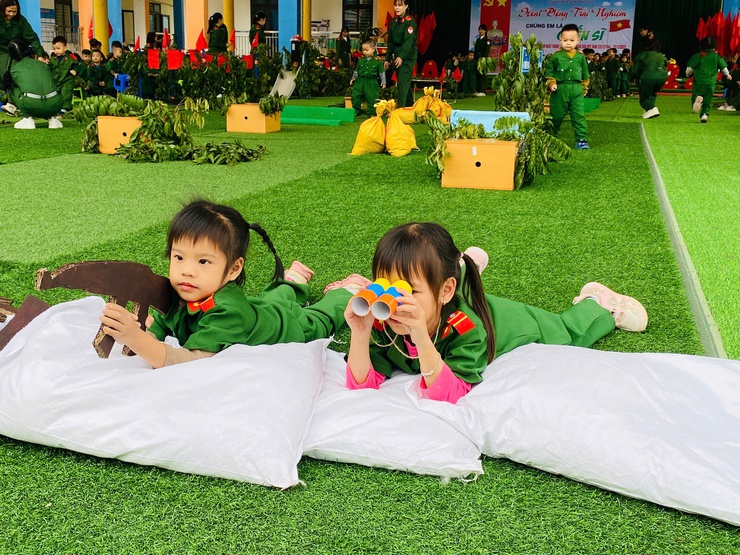 Hoạt động trải nghiệm chào mừng ngày 22/12 - Ngày thành lập Quân đội Nhân dân Việt Nam của trường Mầm non Đồng Thái, xã Vật Lại- Ảnh 7.