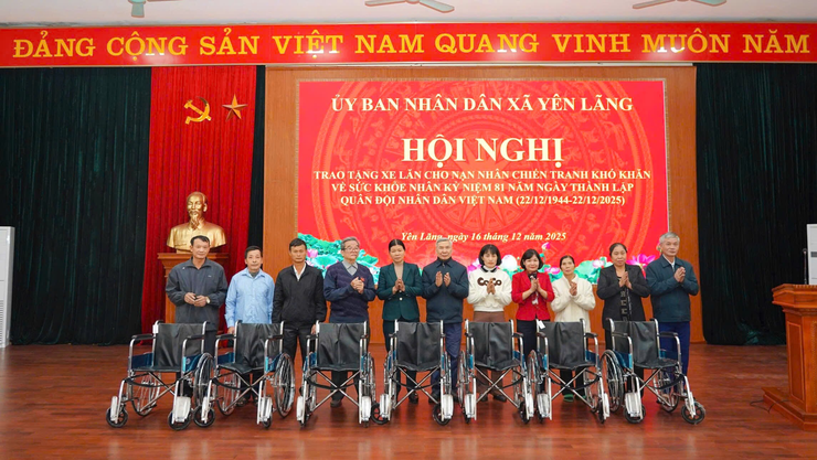 Trao tặng xe lăn cho nạn nhân chiến tranh khó khăn về sức khỏe trên địa bàn xã Yên Lãng
- Ảnh 3.