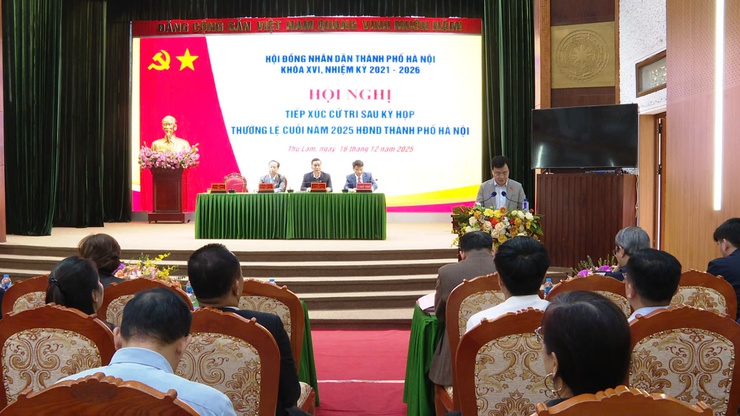 HỘI ĐỒNG NHÂN DÂN THÀNH PHỐ HÀ NỘI KHÓA XVI, NHIỆM KỲ 2021-2026 TỔ CHỨC HỘI NGHỊ TIẾP XÚC CỬ TRI SAU KỲ HỌP THƯỜNG LỆ CUỐI NĂM 2025 HĐND THÀNH PHỐ HÀ NỘI - Ảnh 3.
