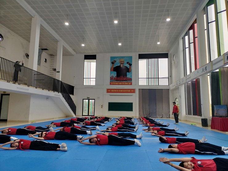 Giáo viên Trường tiểu học Duyên Hà và Tạ Hoàng Cơ đầu tư nghiêm túc, sáng tạo trong tiết dạy tại Hội thi giáo viên dạy giỏi cấp xã- Ảnh 1.