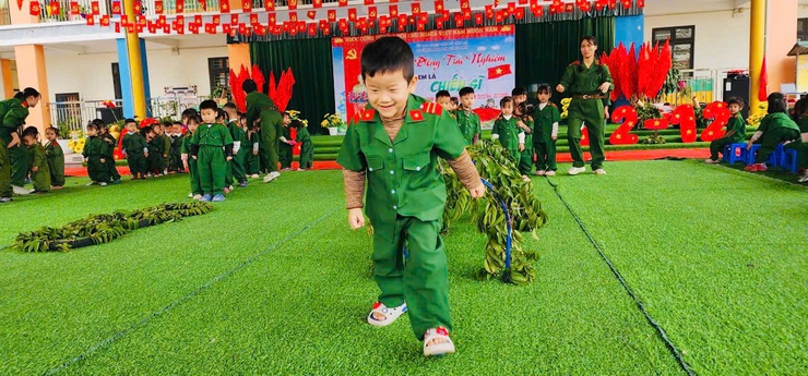 Hoạt động trải nghiệm chào mừng ngày 22/12 - Ngày thành lập Quân đội Nhân dân Việt Nam của trường Mầm non Đồng Thái, xã Vật Lại- Ảnh 9.