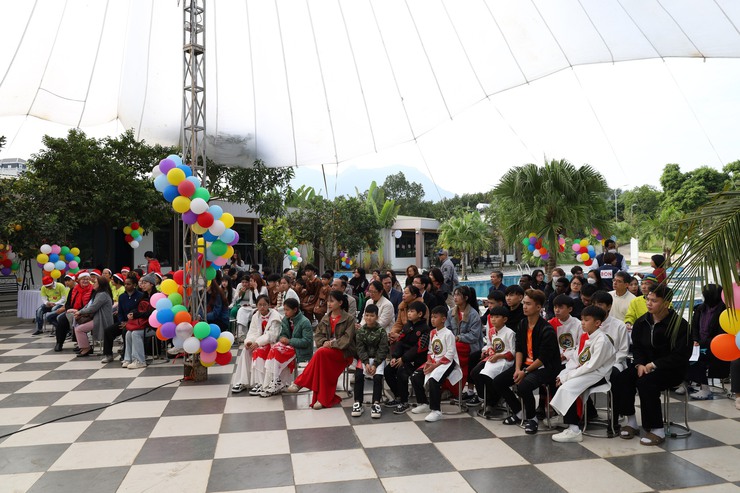 Chương trình mừng Giáng sinh cho trẻ em có hoàn cảnh khó khăn tại xã Suối Hai- Ảnh 5.