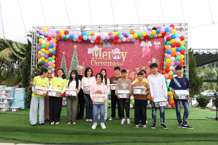 Chương trình mừng Giáng sinh cho trẻ em có hoàn cảnh khó khăn tại xã Suối Hai- Ảnh 3.