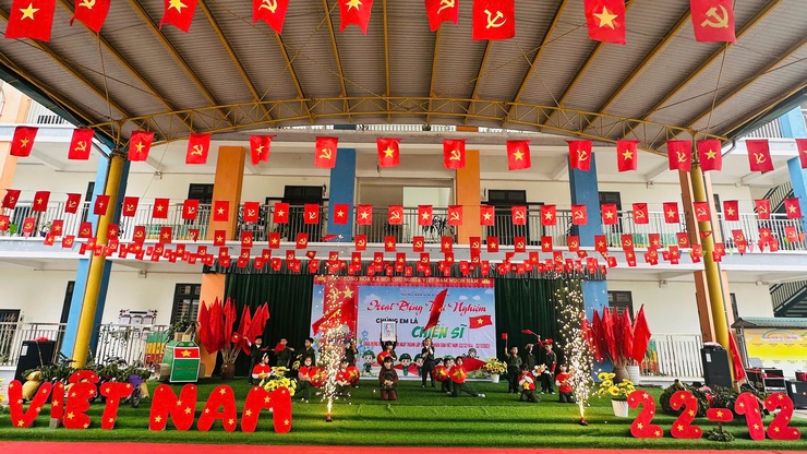 Hoạt động trải nghiệm chào mừng ngày 22/12 - Ngày thành lập Quân đội Nhân dân Việt Nam của trường Mầm non Đồng Thái, xã Vật Lại- Ảnh 1.