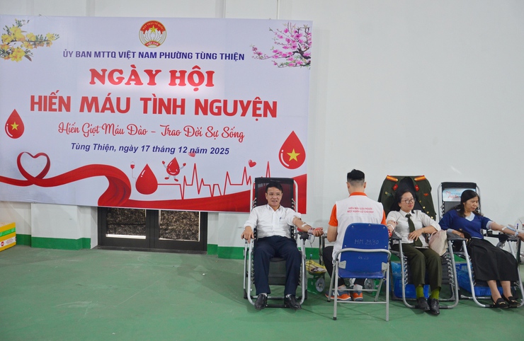 Phường Tùng Thiện tổ chức ngày hội hiến máu tình nguyện năm 2025- Ảnh 2.