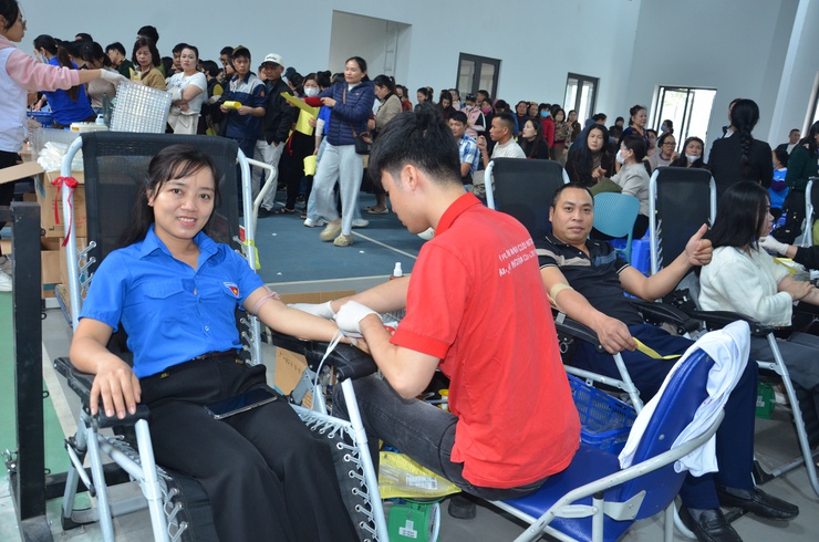 Phường Tùng Thiện tổ chức ngày hội hiến máu tình nguyện năm 2025- Ảnh 3.