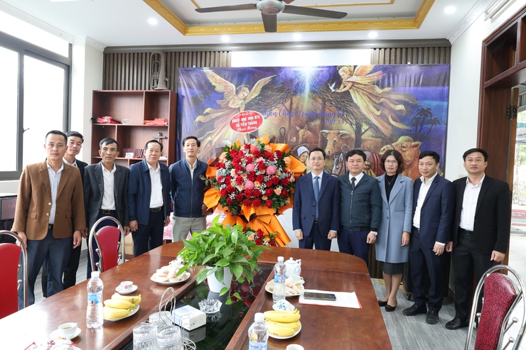 Lãnh đạo Ban Tuyên giáo và Dân vận Thành ủy thăm, chúc mừng Giáo xứ An Bài- Ảnh 2.