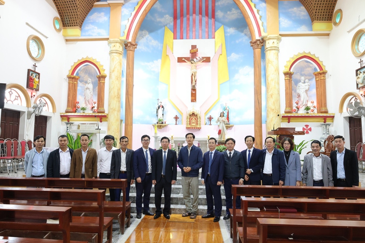 Lãnh đạo Ban Tuyên giáo và Dân vận Thành ủy thăm, chúc mừng Giáo xứ An Bài- Ảnh 5.