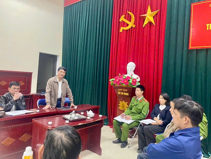 Phó Chủ tịch Thường trực UBND xã kiểm tra công tác làm sạch dữ liệu đăng ký phương tiện và giấy phép lái xe tại một số thôn trên địa bàn xã- Ảnh 2.