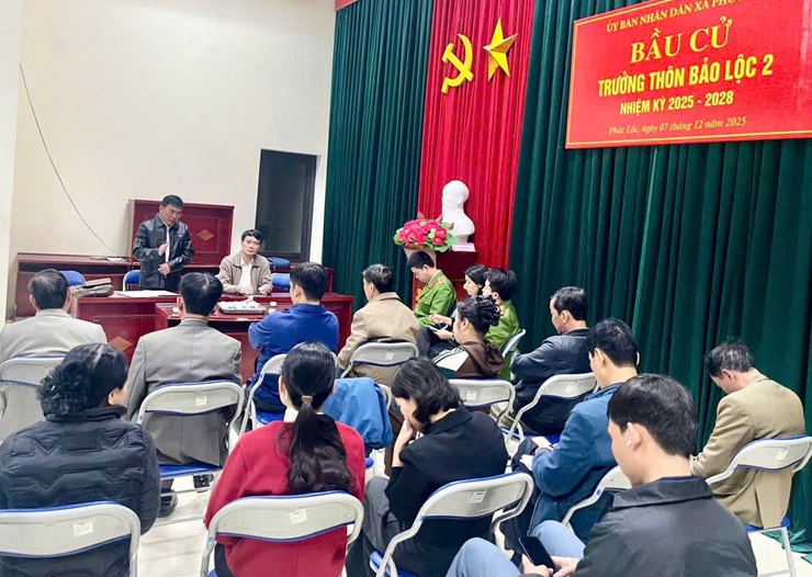 Phó Chủ tịch Thường trực UBND xã kiểm tra công tác làm sạch dữ liệu đăng ký phương tiện và giấy phép lái xe tại một số thôn trên địa bàn xã- Ảnh 3.