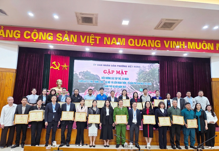 Hội nghị gặp mặt, biểu dương các tập thể, cá nhân tích cực tham gia Chương trình biểu diễn bảo tồn và phát huy nghệ thuật múa cổ truyền Thăng Long - Hà Nội năm 2025- Ảnh 10.