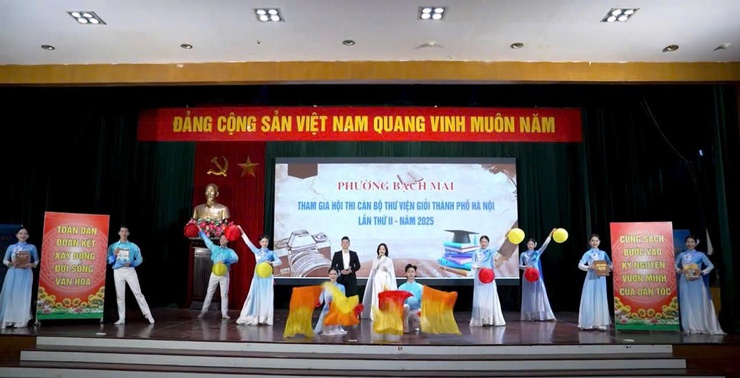 Đội thi phường Bạch Mai tham dự Hội thi Cán bộ thư viện giỏi thành phố Hà Nội lần thứ II năm 2025 - Ảnh 1.