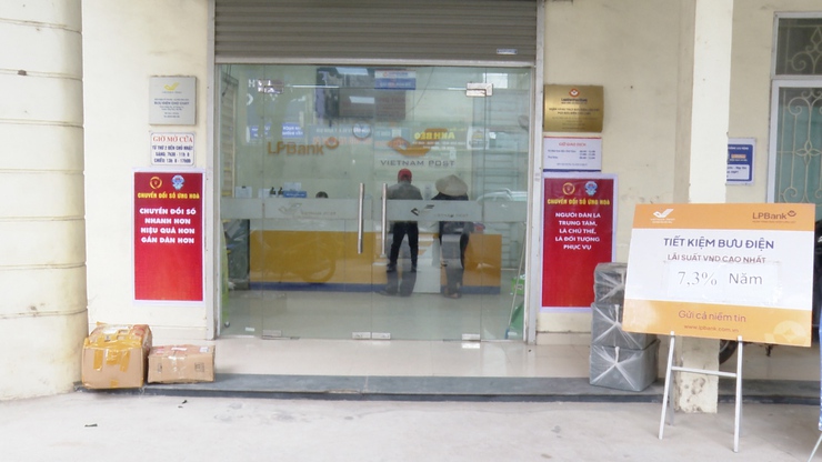 Ứng Hòa hỗ trợ người dân thực hiện dịch vụ công trực tuyến tại các Điểm bưu chính.- Ảnh 3.