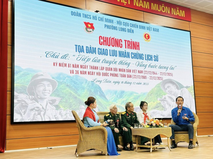 TỌA ĐÀM GIAO LƯU NHÂN CHỨNG LỊCH SỬ: “TIẾP LỬA TRUYỀN THỐNG – VỮNG BƯỚC TƯƠNG LAI”- Ảnh 4.