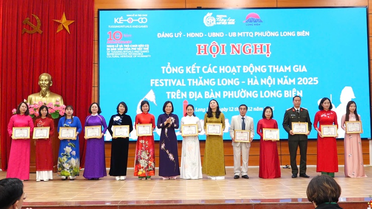 Phường Long Biên tổ chức Hội nghị tổng kết các hoạt động tham gia Festival Thăng Long - Hà Nội năm 2025- Ảnh 10.