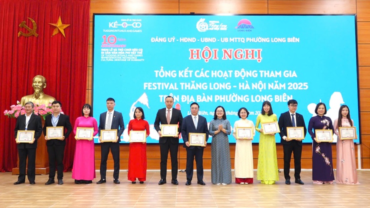 Phường Long Biên tổ chức Hội nghị tổng kết các hoạt động tham gia Festival Thăng Long - Hà Nội năm 2025- Ảnh 11.