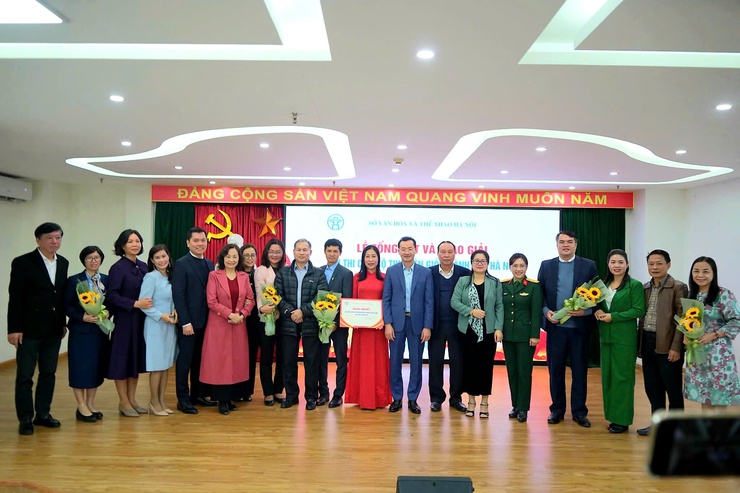 HỘI THI CÁN BỘ THƯ VIỆN GIỎI THÀNH PHỐ HÀ NỘI LẦN THỨ II NĂM 2025: TÔN VINH TRI THỨC VÀ BẢN LĨNH NGHỀ THƯ VIỆN- Ảnh 4.