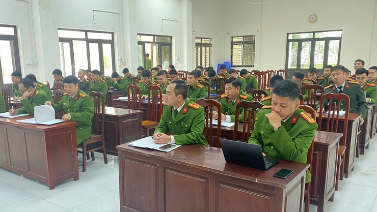 CÔNG AN XÃ DÂN HÒA TUYÊN TRUYỀN, VẬN ĐỘNG NHÂN DÂN GIAO NỘP VŨ KHÍ, CÔNG CỤ HỖ TRỢ- Ảnh 2.