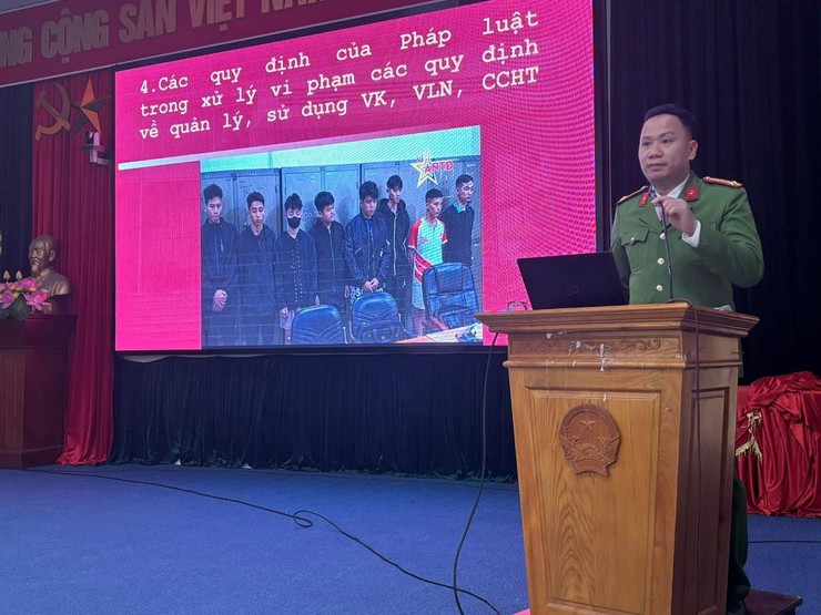 Công an xã An Khánh triển khai tuyên truyền, vận động thu hồi, phòng ngừa, đấu tranh với tội phạm, vi phạm pháp luật về vũ khí, vật liệu nổ và pháo- Ảnh 1.