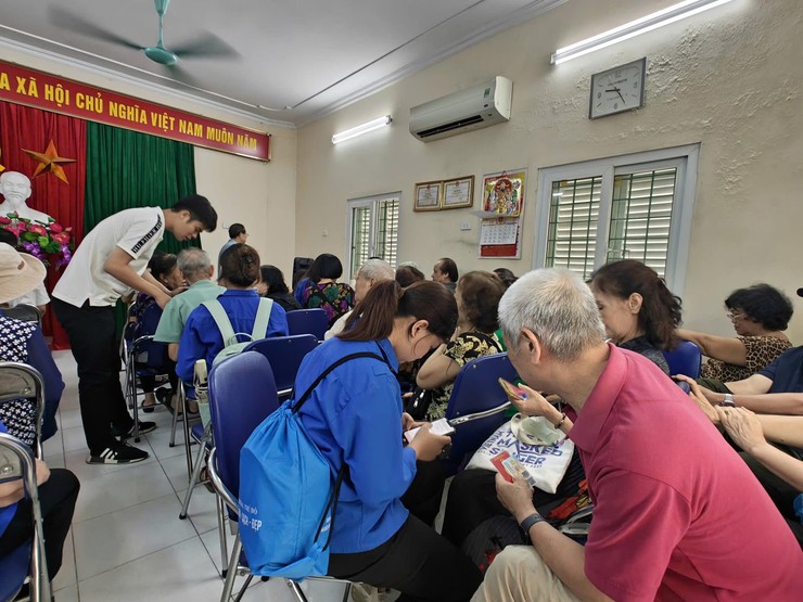 ĐOÀN PHƯỜNG KIM LIÊN HỖ TRỢ CHI BỘ THỰC HIỆN NỘP ĐẢNG PHÍ TRỰC TUYẾN – THÚC ĐẨY CHUYỂN ĐỔI SỐ TRONG CÔNG TÁC ĐẢNG- Ảnh 1.