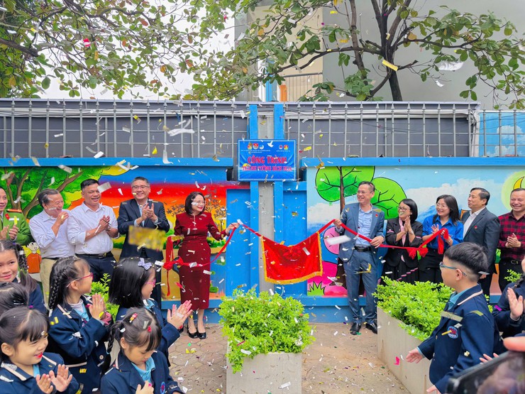 ĐOÀN TNCS HỒ CHÍ MINH PHƯỜNG KIM LIÊN KHÁNH THÀNH "TRANH TƯỜNG BÍCH HỌA" CHÀO MỪNG THÀNH CÔNG ĐẠI HỘI ĐẠI BIỂU ĐOÀN TNCS HỒ CHÍ MINH THÀNH PHỐ HÀ NỘI VÀ KỶ NIỆM 81 NĂM NGÀY THÀNH LẬP QUÂN ĐỘI NHÂN DÂN VIỆT NAM- Ảnh 1.