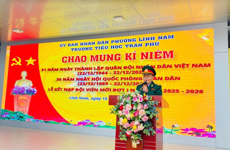 HỌC SINH TRƯỜNG TIỂU HỌC TRẦN PHÚ GIAO LƯU VỚI CÁC BÁC CỰU CHIẾN BINH PHƯỜNG LĨNH NAM 
TỔ CHỨC LỄ KẾT NẠP ĐỘI VIÊN MỚI ĐỢT I, NĂM HỌC 2025 – 2026
- Ảnh 2.