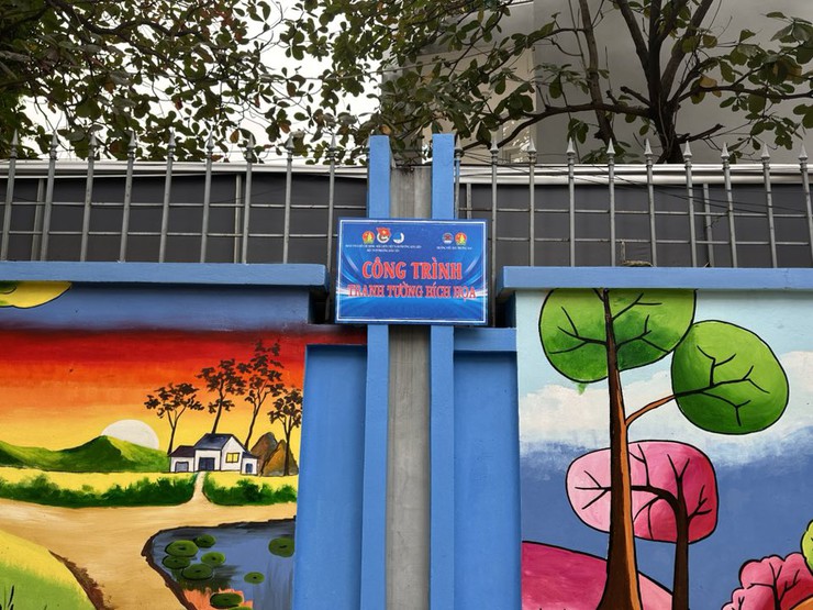 ĐOÀN TNCS HỒ CHÍ MINH PHƯỜNG KIM LIÊN KHÁNH THÀNH "TRANH TƯỜNG BÍCH HỌA" CHÀO MỪNG THÀNH CÔNG ĐẠI HỘI ĐẠI BIỂU ĐOÀN TNCS HỒ CHÍ MINH THÀNH PHỐ HÀ NỘI VÀ KỶ NIỆM 81 NĂM NGÀY THÀNH LẬP QUÂN ĐỘI NHÂN DÂN VIỆT NAM- Ảnh 7.