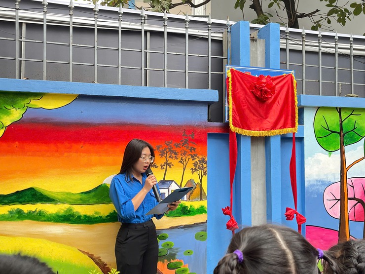 ĐOÀN TNCS HỒ CHÍ MINH PHƯỜNG KIM LIÊN KHÁNH THÀNH "TRANH TƯỜNG BÍCH HỌA" CHÀO MỪNG THÀNH CÔNG ĐẠI HỘI ĐẠI BIỂU ĐOÀN TNCS HỒ CHÍ MINH THÀNH PHỐ HÀ NỘI VÀ KỶ NIỆM 81 NĂM NGÀY THÀNH LẬP QUÂN ĐỘI NHÂN DÂN VIỆT NAM- Ảnh 2.