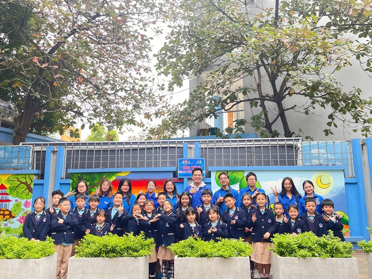 ĐOÀN TNCS HỒ CHÍ MINH PHƯỜNG KIM LIÊN KHÁNH THÀNH "TRANH TƯỜNG BÍCH HỌA" CHÀO MỪNG THÀNH CÔNG ĐẠI HỘI ĐẠI BIỂU ĐOÀN TNCS HỒ CHÍ MINH THÀNH PHỐ HÀ NỘI VÀ KỶ NIỆM 81 NĂM NGÀY THÀNH LẬP QUÂN ĐỘI NHÂN DÂN VIỆT NAM- Ảnh 6.