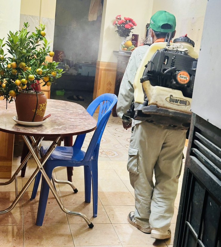 TRẠM Y TẾ PHƯỜNG KIM LIÊN PHUN HÓA CHẤT PHÒNG, CHỐNG SỐT XUẤT HUYẾT ĐỢT 2 NĂM 2025- Ảnh 5.