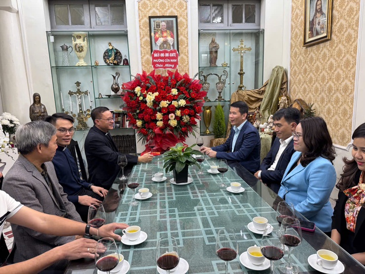 ĐOÀN ĐẢNG ỦY – HĐND – UBND – ỦY BAN MTTQ PHƯỜNG CỬA NAM THĂM, CHÚC MỪNG CÁC CƠ SỞ TÔN GIÁO NHÂN DỊP LỄ GIÁNG SINH 2025- Ảnh 11.