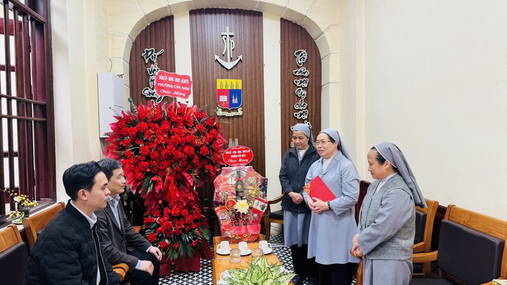 ĐOÀN ĐẢNG ỦY – HĐND – UBND – ỦY BAN MTTQ PHƯỜNG CỬA NAM THĂM, CHÚC MỪNG CÁC CƠ SỞ TÔN GIÁO NHÂN DỊP LỄ GIÁNG SINH 2025- Ảnh 1.