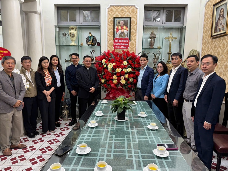 ĐOÀN ĐẢNG ỦY – HĐND – UBND – ỦY BAN MTTQ PHƯỜNG CỬA NAM THĂM, CHÚC MỪNG CÁC CƠ SỞ TÔN GIÁO NHÂN DỊP LỄ GIÁNG SINH 2025- Ảnh 12.