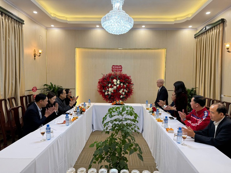 ĐOÀN ĐẢNG ỦY – HĐND – UBND – ỦY BAN MTTQ PHƯỜNG CỬA NAM THĂM, CHÚC MỪNG CÁC CƠ SỞ TÔN GIÁO NHÂN DỊP LỄ GIÁNG SINH 2025- Ảnh 8.