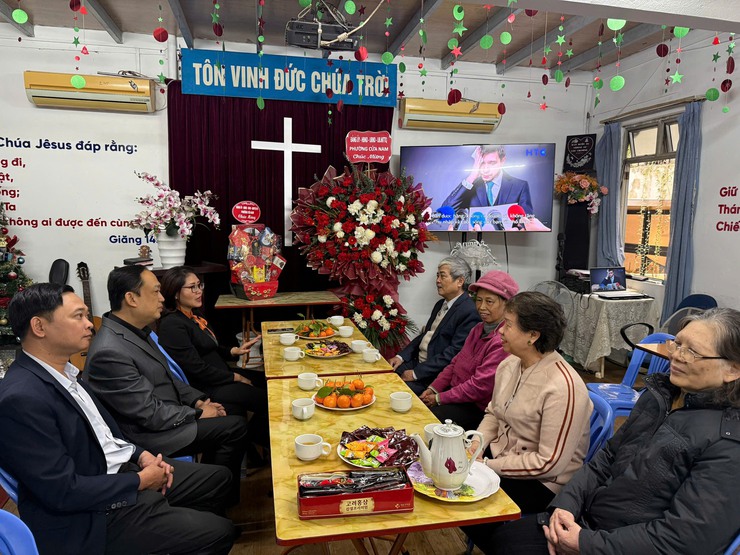 ĐOÀN ĐẢNG ỦY – HĐND – UBND – ỦY BAN MTTQ PHƯỜNG CỬA NAM THĂM, CHÚC MỪNG CÁC CƠ SỞ TÔN GIÁO NHÂN DỊP LỄ GIÁNG SINH 2025- Ảnh 7.