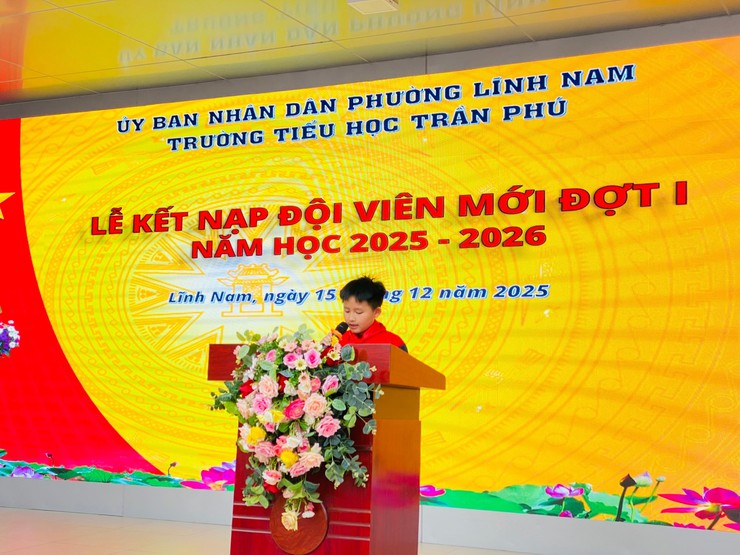 HỌC SINH TRƯỜNG TIỂU HỌC TRẦN PHÚ GIAO LƯU VỚI CÁC BÁC CỰU CHIẾN BINH PHƯỜNG LĨNH NAM 
TỔ CHỨC LỄ KẾT NẠP ĐỘI VIÊN MỚI ĐỢT I, NĂM HỌC 2025 – 2026
- Ảnh 6.