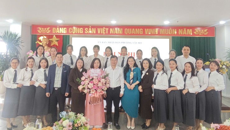 Phường Tây Hồ công bố quyết định về công tác cán bộ tại trường Mầm non Tây Hồ và trường Mầm non Chu Văn An- Ảnh 7.