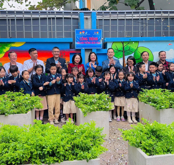 ĐOÀN TNCS HỒ CHÍ MINH PHƯỜNG KIM LIÊN KHÁNH THÀNH "TRANH TƯỜNG BÍCH HỌA" CHÀO MỪNG THÀNH CÔNG ĐẠI HỘI ĐẠI BIỂU ĐOÀN TNCS HỒ CHÍ MINH THÀNH PHỐ HÀ NỘI VÀ KỶ NIỆM 81 NĂM NGÀY THÀNH LẬP QUÂN ĐỘI NHÂN DÂN VIỆT NAM- Ảnh 3.